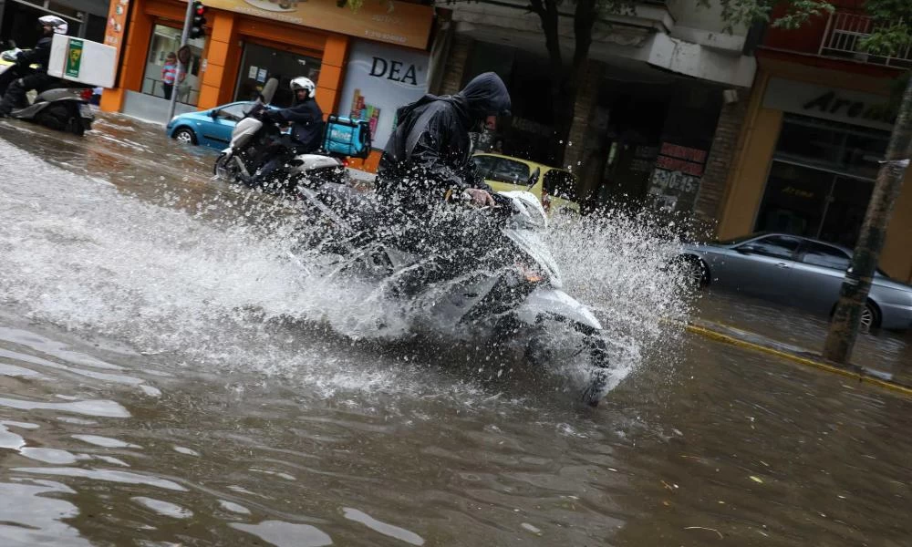 Καιρός σήμερα: Καταιγίδες, πολλά μποφόρ και χιόνια στα ορεινά